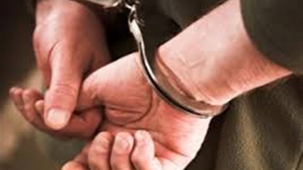حبس تشكيل عصابي يتاجر في  العملة يتزعمه ضابط شرطة 