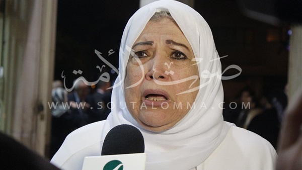  ياسمين الخيام تقدم العزاء لأسرة حسن مختار