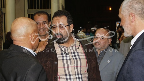 بالصور.. «البلدوزر» أبرز الحاضرين في عزاء الراحل حسن مختار