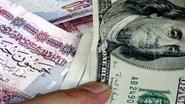 الدولار يصل إلى 10 جنيهات ببعض المحافظات وتوقعات بارتفاعه خلال ساعات