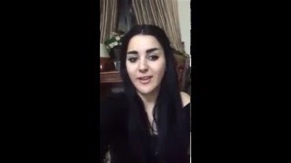 بالفيديو.. حسناء تشعل «فيسبوك» بنصائح عن «السواقة»