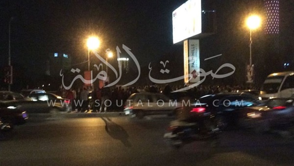 بالصور.. الألتراس يتجمهرون أعلى كوبرى أكتوبر