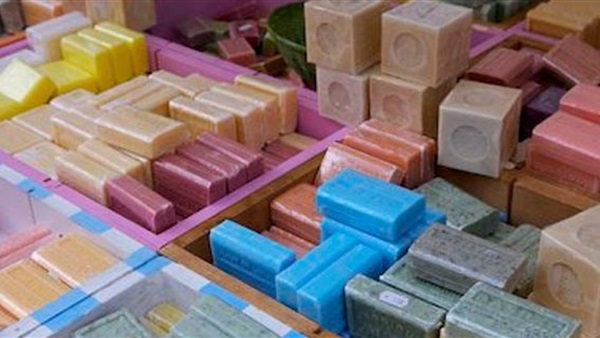 ضبط 13 طن منظفات «مغشوشة» بمصنع في 15 مايو 