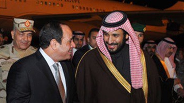 بالصور.. محمد بن سلمان يستقبل السيسي بمطار الملك خالد