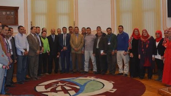 بالصور.. رئيس جامعة الفيوم يستمع إلى آراء الصحفيين 