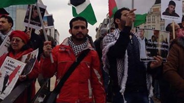 بالصور.. وقفة احتجاجية تضامنًا مع الأسير الفلسطيني 