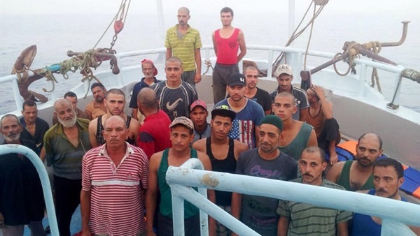 الجيش ينقذ 31 مصريا من الغرق قبالة سواحل «القصير» بالبحر الأحمر 