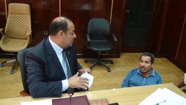 بالصور ..سكرتير عام الدقهلية يلتقى بالمواطنين  ويوجة بحل مشكلاتهم 