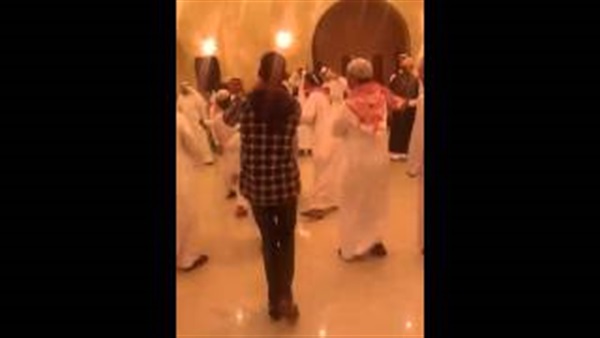 بالفيديو.. شباب سعودي يرقصون على أنغام «مفيش صاحب» 