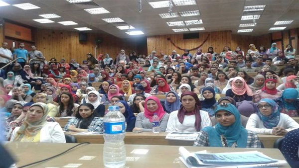 «مناهضة التحرش» تواصل فعالياتها احتفالًا بيوم المرأة المصرية بجامعة القاهرة