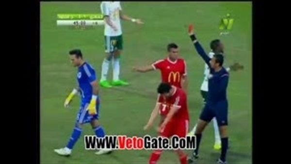 بالفيديو.. «حارس المصري» يتعرض للطرد في مباراة الحدود