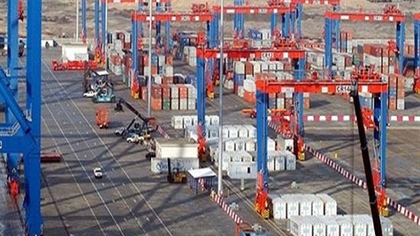اليوم.. وزير البيئة يتفقد ميناء الأدبية بالسويس