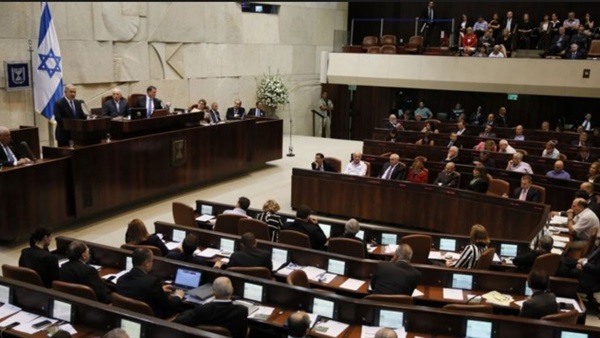 إسرائيل تشدد العقوبات على من يوظف فلسطينيا من دون تصريح