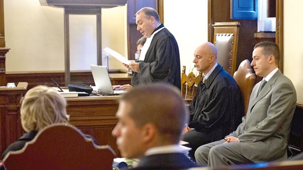 أسقف أسبانى يعترف بتسريب وثائق تكشف عمليات اختلاس فى الكرسى الرسولى