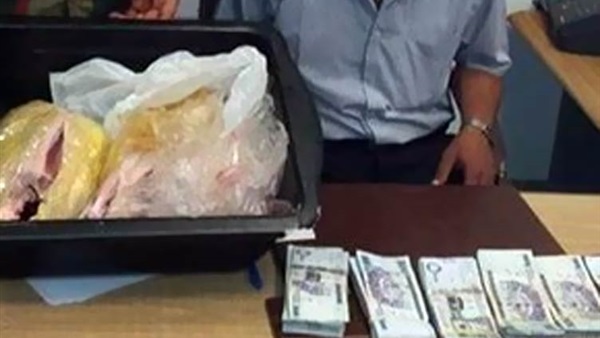 إحباط محاولة تهريب مبالغ مالية ومخدرات بمطار القاهرة