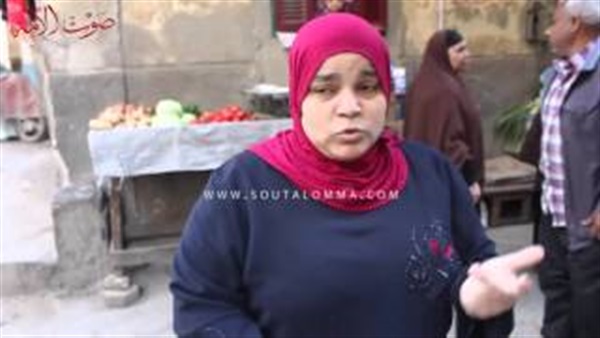 بالفيديو.. مواطنة تدافع عن «السيسي» ضد فساد منظومة «التموين»