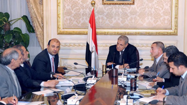 مصادر: جهات التحقيق تفحص  ملفات وزراء محلب 