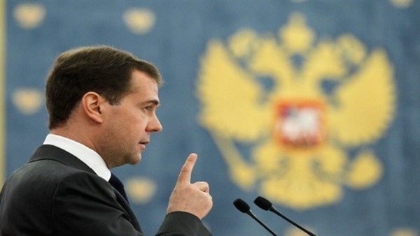 بوتين يمنح مدفيديف وسام الاستحقاق من الدرجة الأولى  