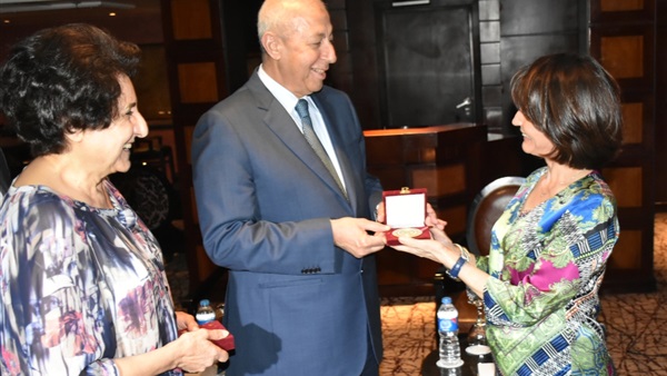 بالفيديو والصور...محافظ أسوان يلتقي الوفد الدبلوماسي العسكري