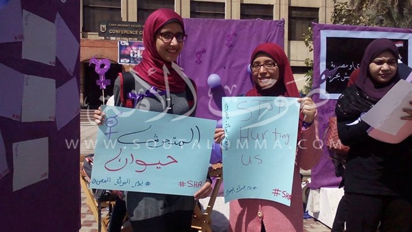 بالصور.. وقفة مناهضة لـ«العنف ضد المرأة» بـ«طب القصر العيني»
