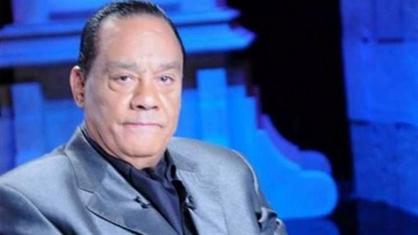 أحمد بيومي يهدي لوحة بورتريه للموسيقار حلمي بكر