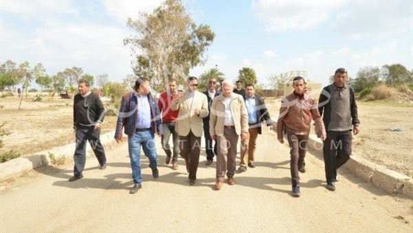 بالصور.. محافظ بورسعيد يأمر بسد الثغرات المخالفة للحد من التهريب
