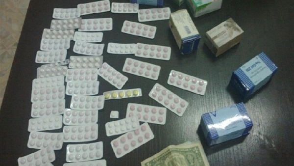 حبس مسجل خطر بحوزته 450 قرص مخدر بالخليفة  