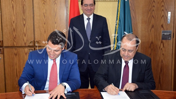 وزير البترول يشهد توقيع توريد كميات خام من الستيرين
