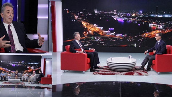 قبل العرض .. محمود حميدة وأسرته ضيوف شريف عامر  