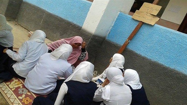 شرح حصة على «حصيرة» داخل  مدرسة ثانوية في الدقهلية 