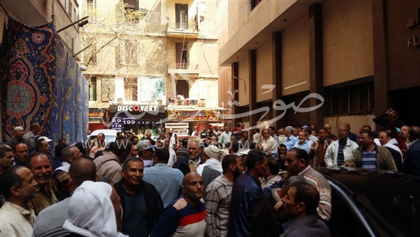 بالفيديو والصور.. وقفة احتجاجية لعمال «العقارية لاستصلاح الأراضي» بشارع شمبليون