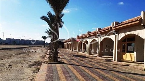 بالصور.. البازارات السياحية ببور فؤاد خارج الخدمة بأمر الحكومة.. وأصحاب المحال:«بيتنا أتخرب وعيالنا هتتشرد».. 30 بازار و4 كافتيريات داخل المزاد العلنى بتعليمات المحافظ