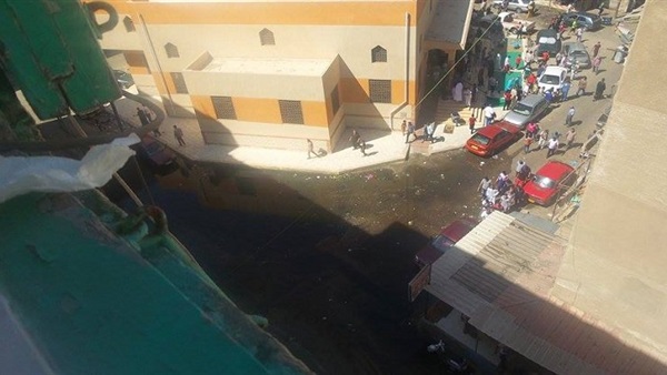 بالصور..مياه الصرف الصحى تغرق أحد  المساجد ببورسعيد 