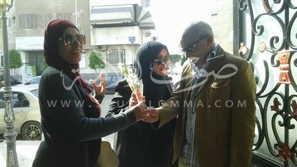 بالصور.. رئيس مدينة بورفؤاد يهنئ موظفات الديوان بعيد الأم 