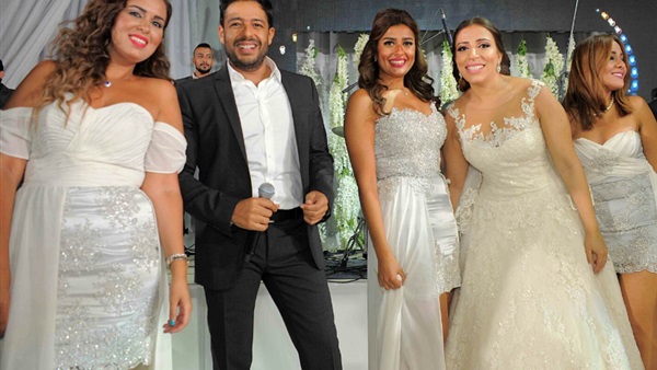 بالصورة .. قصة غناء حماقى لزوجاته الاربعة فى حفل زفاف سرى   