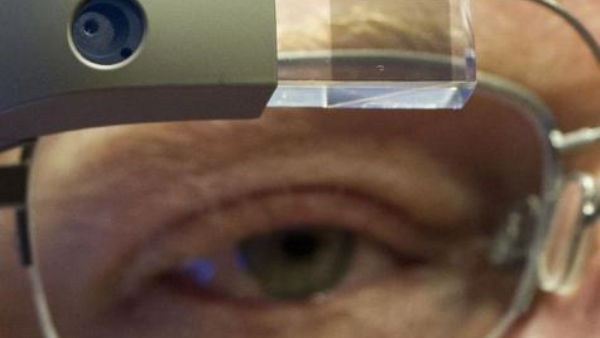 «جوجل» تخترع نظارة للباحثين والأطباء