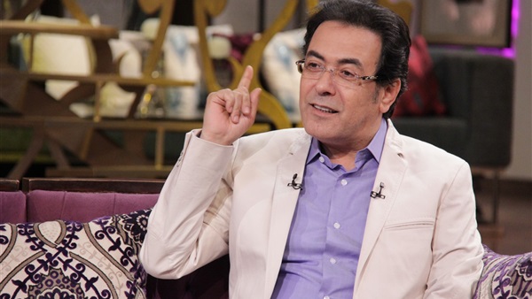 بالصور.. خيرى رمضان يتحدث عن «أيام الكحرتة» فى «معكم» 