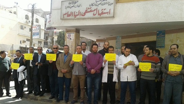 علاج 1850 حالة بقافلة طبية بمركز ملوي بالمنيا