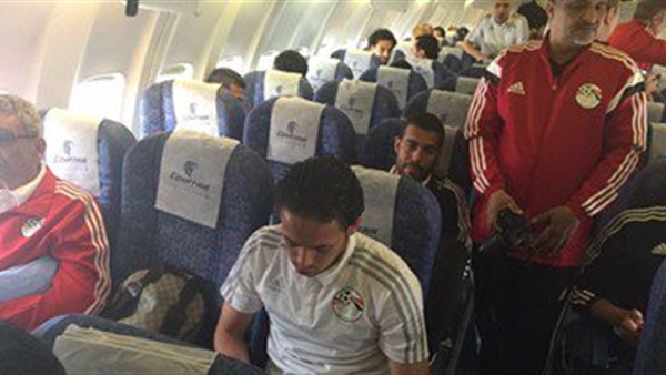 بالصور.. منتخب مصر في «طائرة خاصة» قبل التوجه إلى نيجيريا