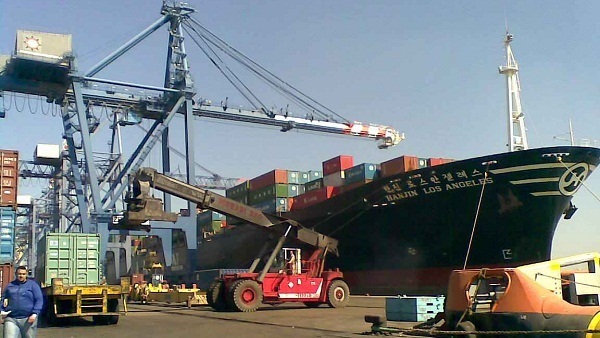 ميناء الإسكندرية يستقبل 33 ألف طن سولارقادمة من اليونان
