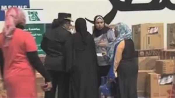 بالفيديو.. «الداخلية» توزع مساعدات على السجناء المفرج عنهم 