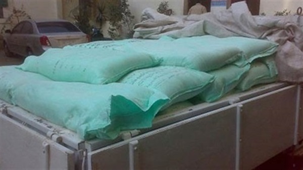 ضبط سيارة محملة بـ6 طن دقيق مدعم بالفيوم 