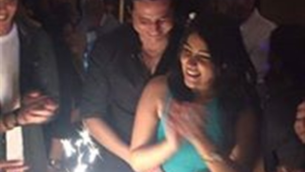 بالصور..نرمين ماهر تشارك جمهورها الاحتفال بعيد ميلادها  