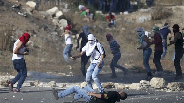 إصابة عشرات الفلسطينيين بالاختناق في مسيرة سلمية غرب رام الله