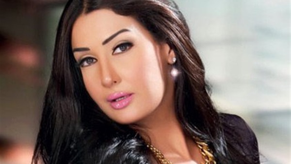 غادة عبد الرازق تنشر صورة لإبنتها وزوجها