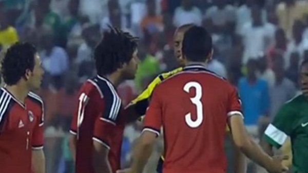 بعثة الفراعنة تصل مطار برج العرب استعدادا لمباراة الإياب أمام نيجيريا