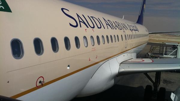 إلغاء رحلة للخطوط السعودية بمطار القاهرة بسبب عطل فني