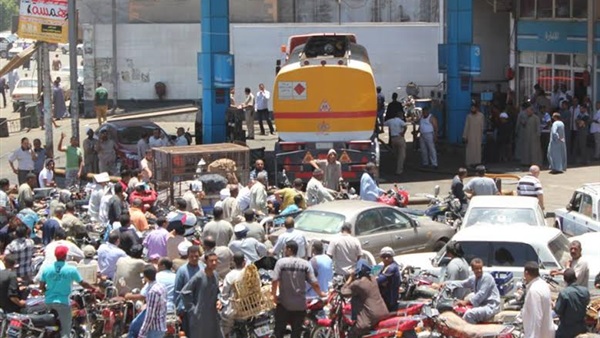 نقص بنزين 80 ببنى سويف يتسبب  فى رفع اجره التاكسى  