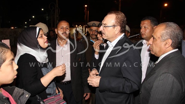 بالصور.. «شريف حبيب» يتفقد شوارع وميادين بني سويف «ليلاً»