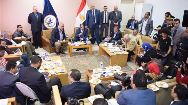 بالصور.. الداخلية ترحب بالصحفيون‏ داخل سجن العقرب.. السوهاجي:١٢ألف سجين يتلقون الرعاية الكاملة.. قياداته تواجه محاولات التهريب بكل حزم.. و٤٧ مليون جنيه دفعها الضباط لسداد ديون الغارمات